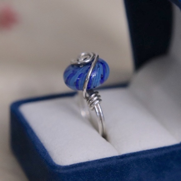 Unique Sterling Silver Swirled Blue Art Glass Ring - Size 6.5 - Picture 3 of 11